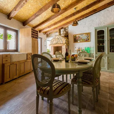 Сasa de vacaciones In Birbir Near & Pool Bribir (Primorje-Gorski Kotar)