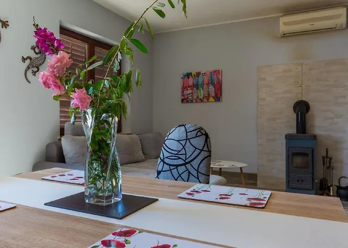 Feriehus In Birbir Near & Pool Bribir (Primorje-Gorski Kotar)